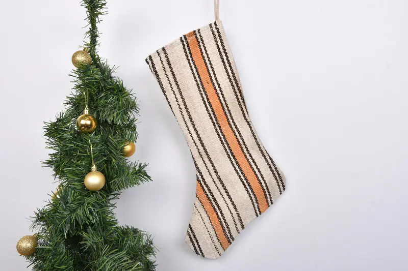 お祝いのクリスマスオーナメントパターン、幅7インチのホリデーストッキング