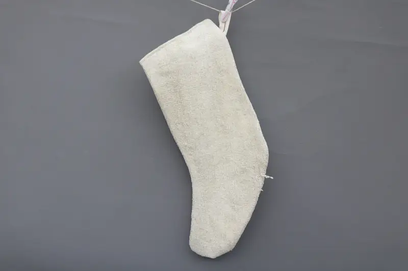 Medias navideñas beige con adornos blancos, medias festivas