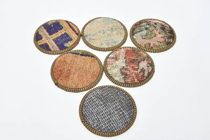 ボヘミアンブルーとレッドのラウンドコースター、スタイリッシュなボヘミアンコースター