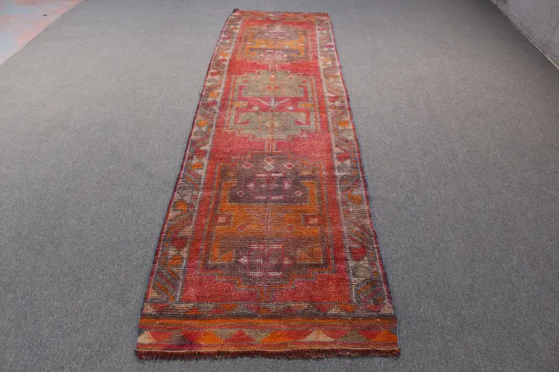 Alfombra Ikat roja de 10,6x10,6 ft, elegantes detalles en verde