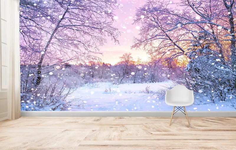 Elegante bedruckte Tapete mit Schneeblick: Winterliche Waldlandschaft