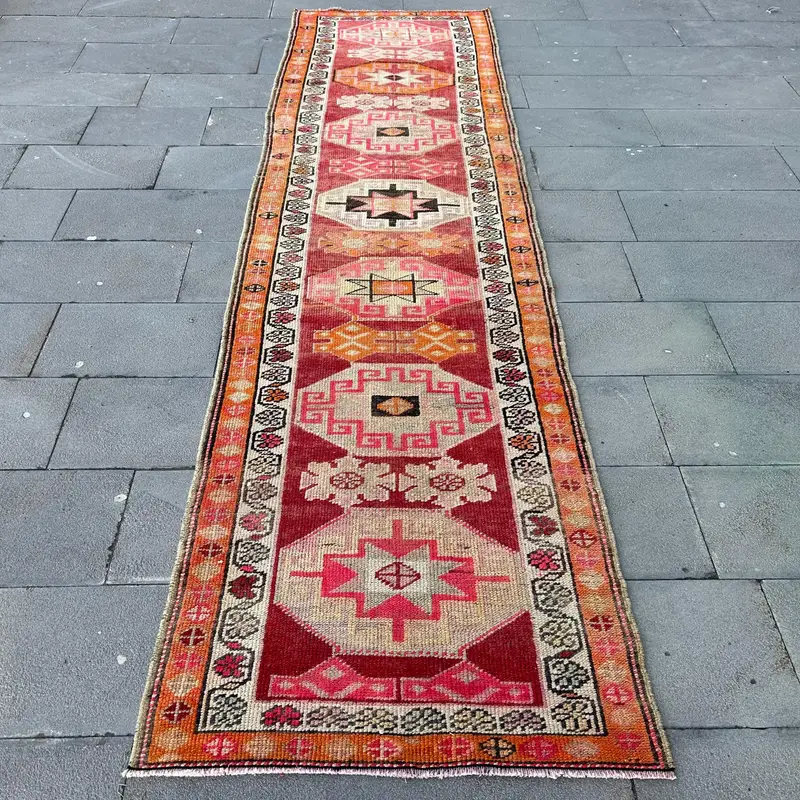 Vintage Herki Teppich 3x11,4 ft, rot-orange floraler türkischer Wollteppich - 1
