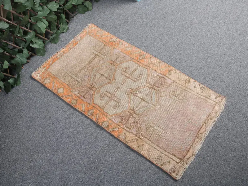 Vintage 1,5x2,8 ft Teppich, kleiner türkischer Teppich, grün oranger Südwestteppich - 1