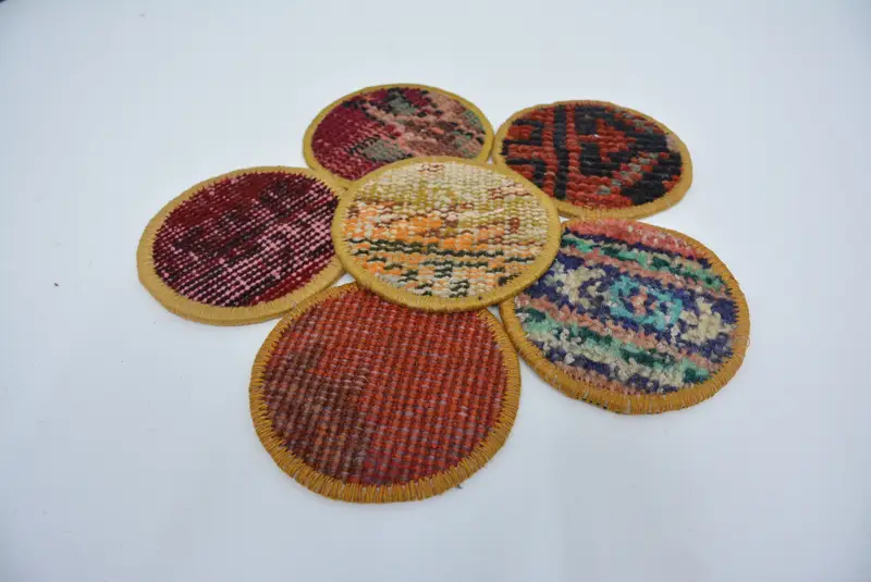 ボヘミアンラウンドコースター、赤と黄色の滑り止めコースター