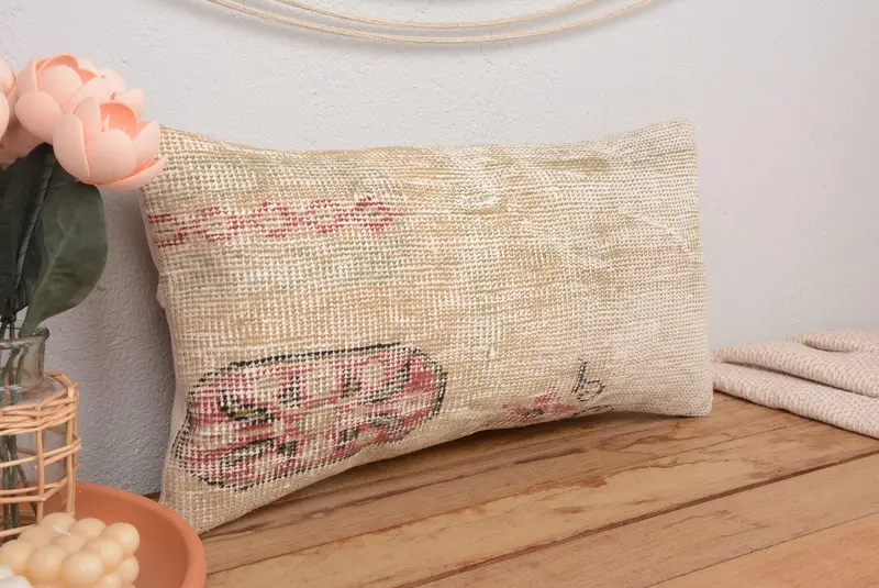 Handgefertigtes rechteckiges Kissen, braunes und beiges Blumenkissen