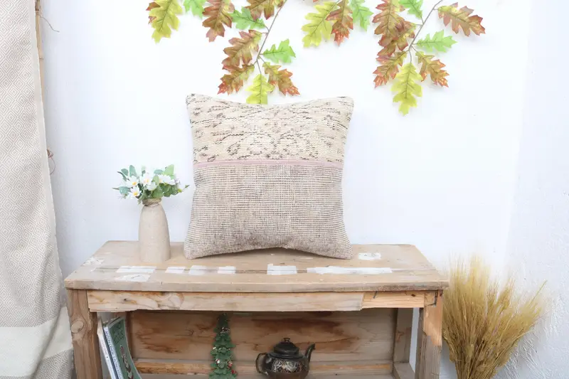 Patchwork-Wurfkissen in Beige und Bronze, 16 x 16 besticktes Kissen