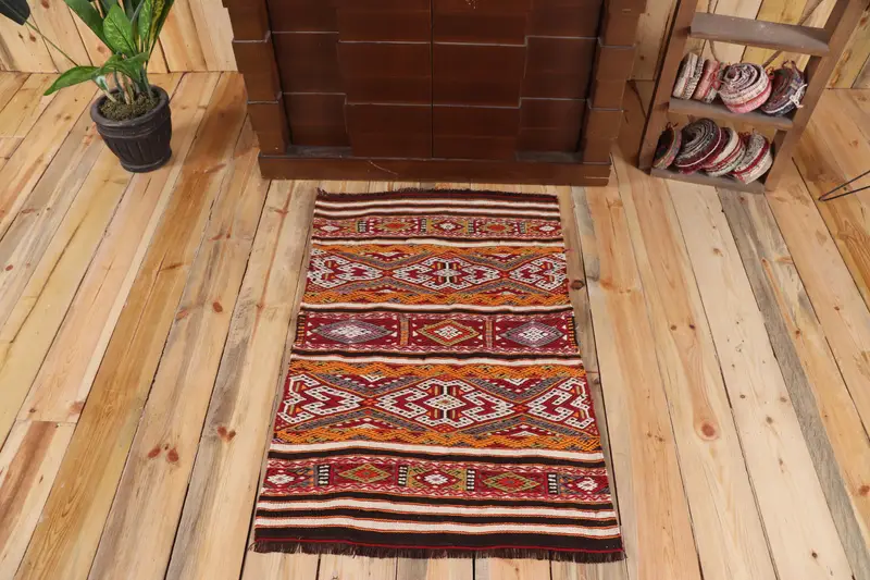 Vintage Türk Kilim Küçük Halı 2.3x3.2 ft, Kırmızı Bitkiler ve ağaçlar Halı Yün - 1