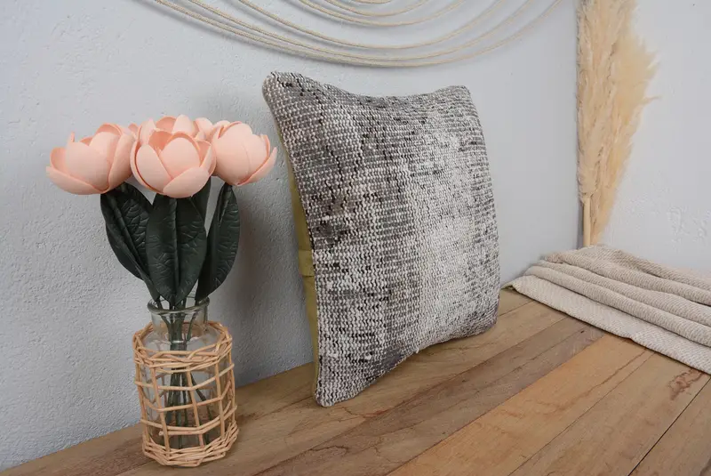 Gri & Kahverengi Nakışlı Kırlent, 16x16 Vintage Kırlent