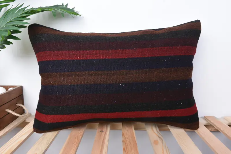 Rot-braun gestreiftes Wurfkissen, 16x24 besticktes Kissen