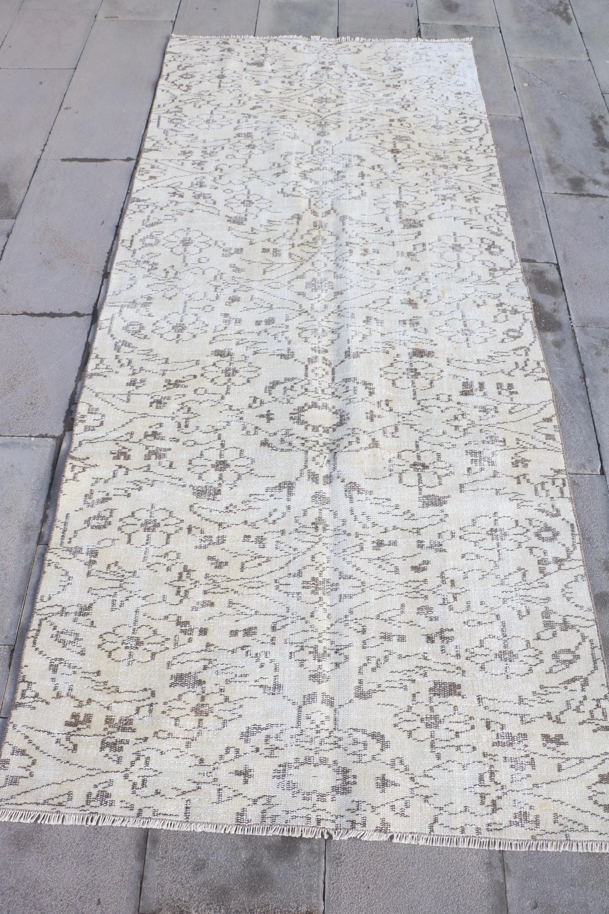 Türk Vintage Halı 3.6x8.2 ft, Beyaz Kareli Yün Halı - 1