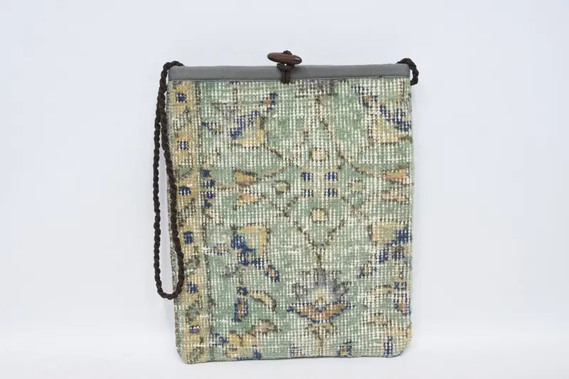 ヴィンテージモチーフのウールキリムショルダーバッグ、ファスナー開閉キリムバッグ