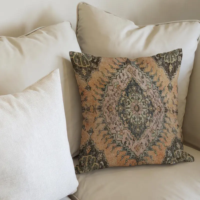 Ethnisch besticktes gelbes Kissen: Bedrucktes Bauernhausdekor