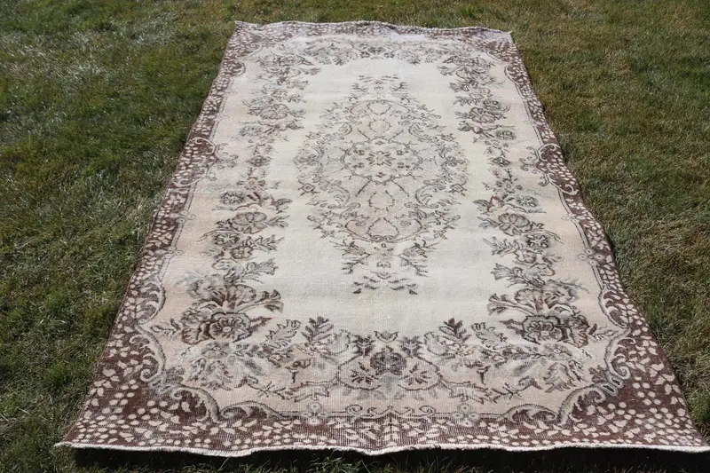 Vintage Turkish Rug 5.2x8.8 ft (160x267 cm), Oushak Brown Wool Rug - 1