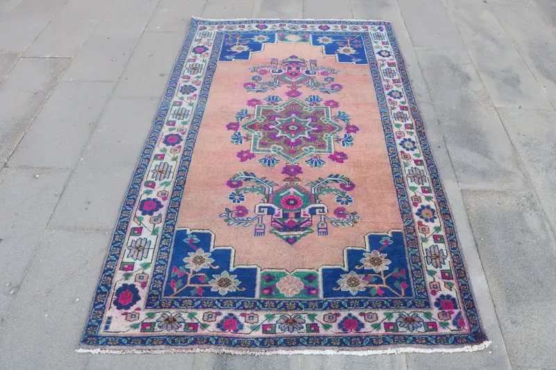 Türkischer Vintage-Teppich, 4,2 x 6,46 Fuß großer Teppich, blau-rosa Blumenteppich - 1