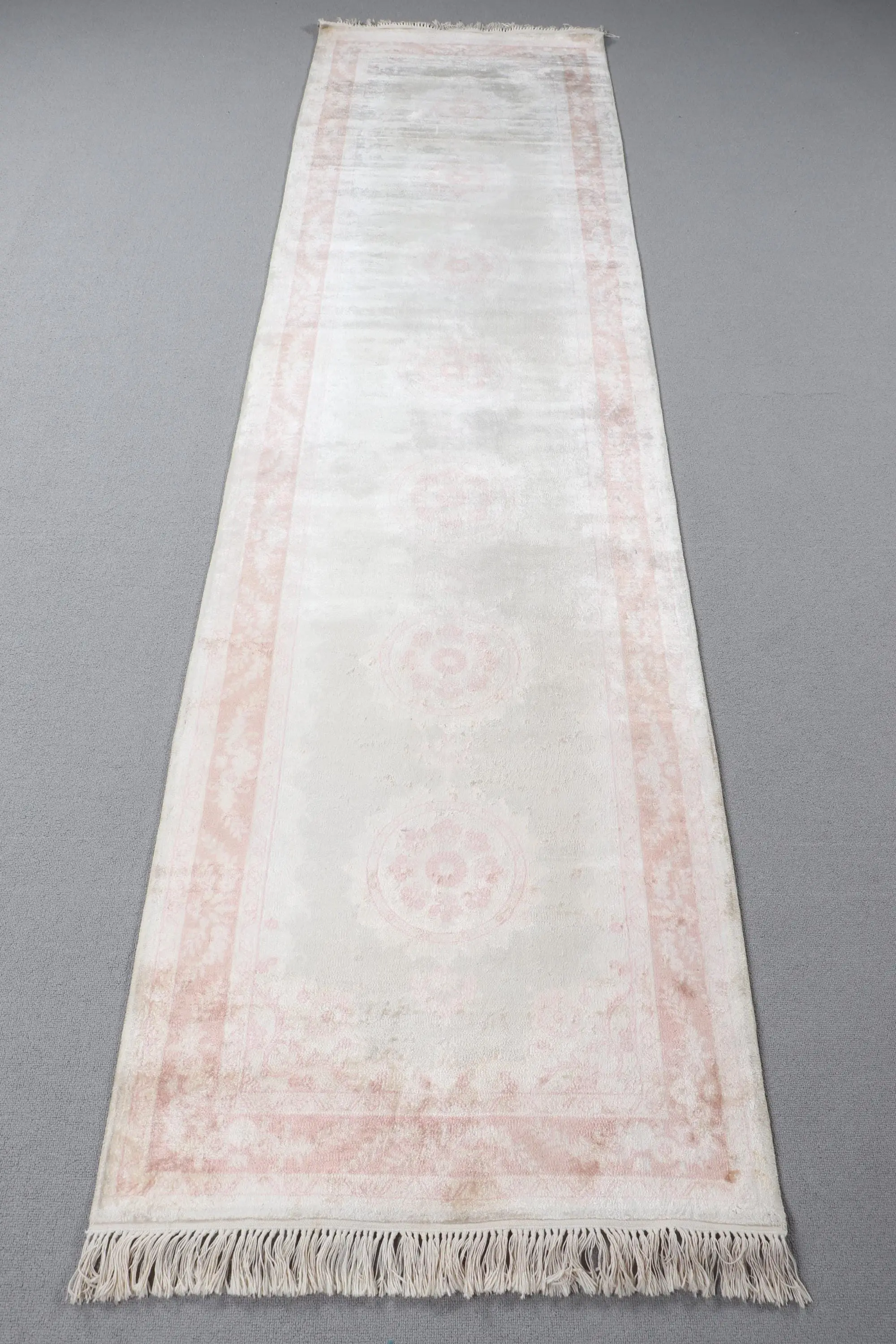 Türkischer Teppich, 2,5x9,8 ft Läuferteppich, Vintage-Teppich aus weißer Wolle mit Blumenmuster - 1