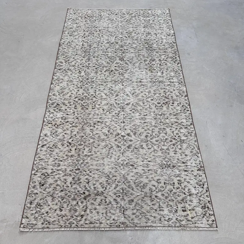 Elegante alfombra beige, 3,4x6,7 pies, sólida con variaciones