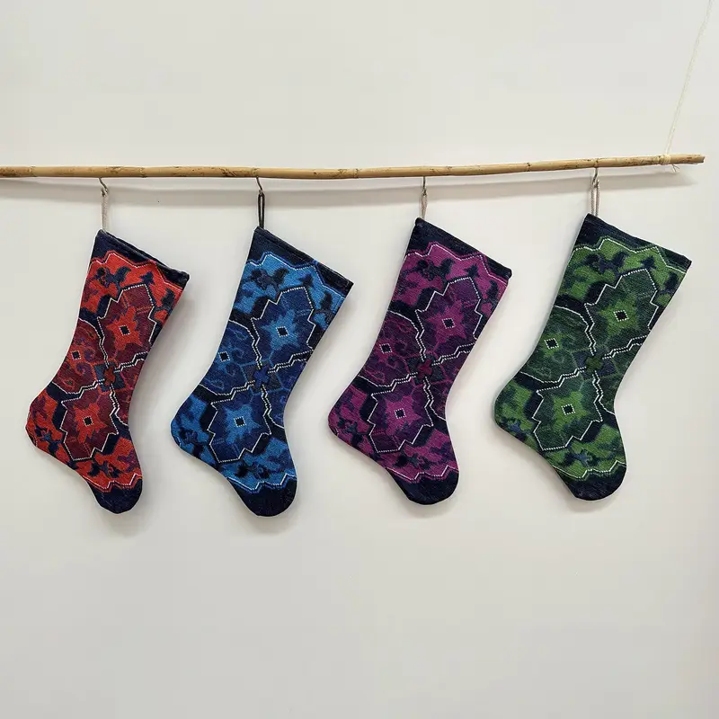 フェスティブノエルプリントストッキング：シックなクリスマス新年ギフト