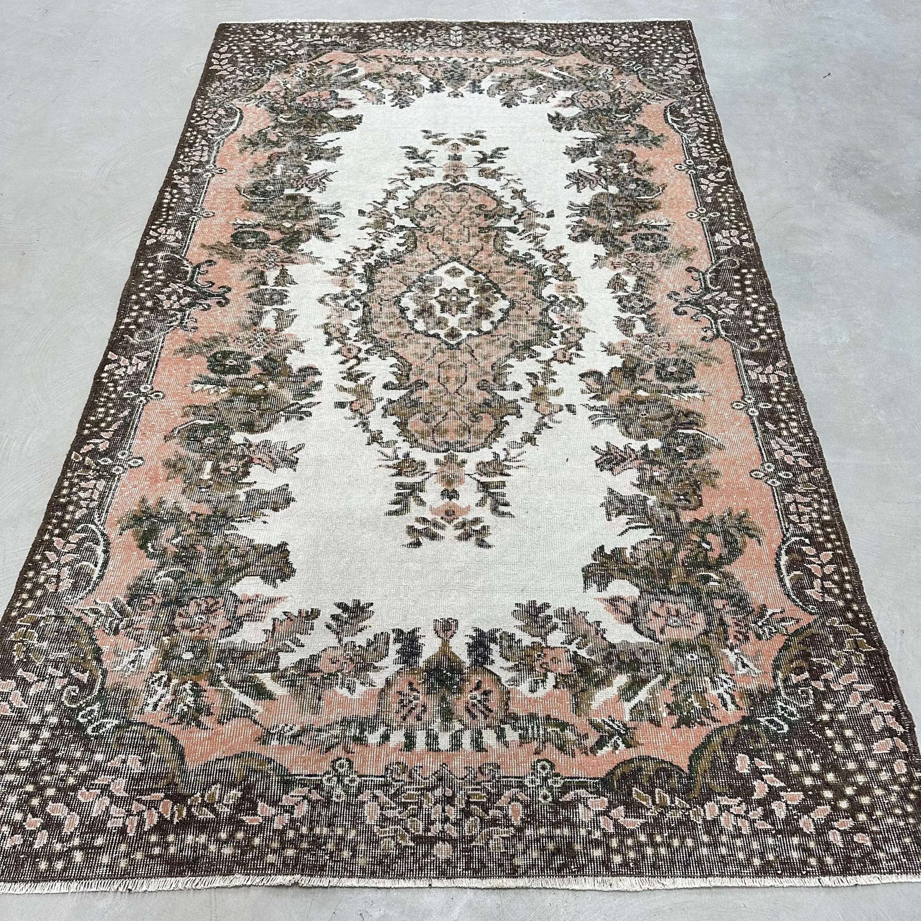 Vintage-Teppich 5,4 x 9,1 Fuß (164 x 276 cm), brauner südwestlicher türkischer Teppich - 1
