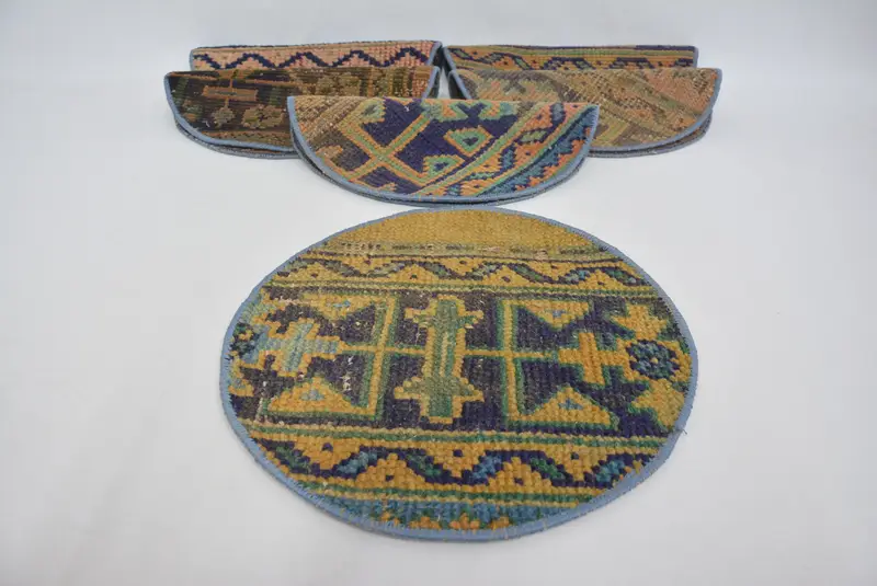 エレガントな青と黄色のプレースマット、多用途なテーブル装飾