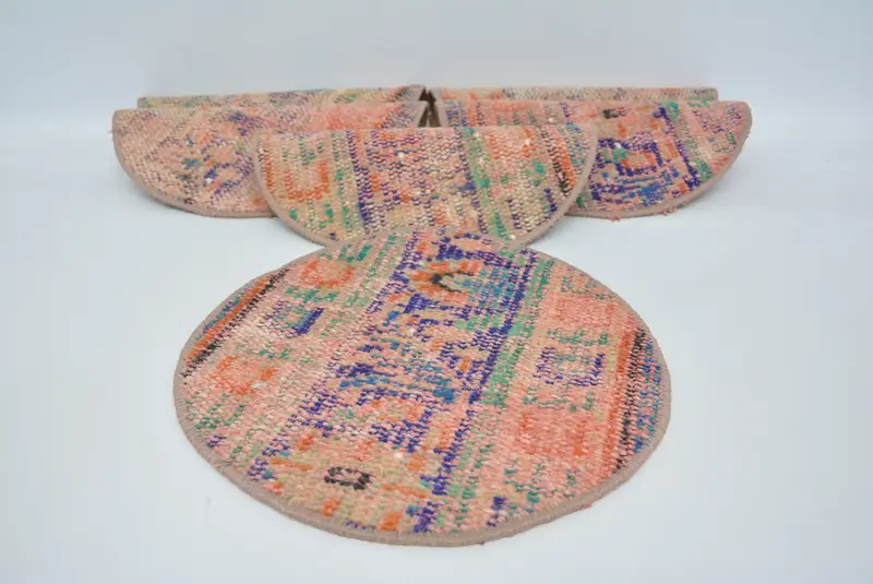 Elegantes manteles individuales azules y naranjas, decoración de cocina premium