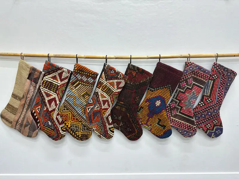 Kahverengi Süslü Bej Noel Çorabı, Şenlikli Tatil Dekoru