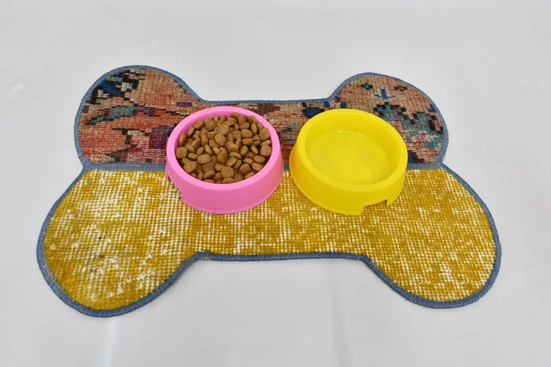 Kahverengi ve Kırmızı Orta Boy Evcil Hayvan Matı, Emici Pamuklu Köpük Ped