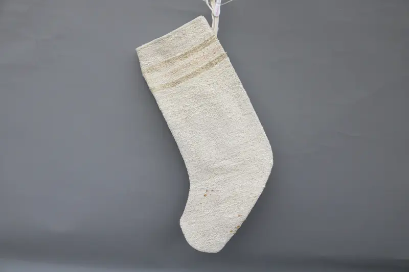 Medias navideñas beige con adornos blancos, medias festivas