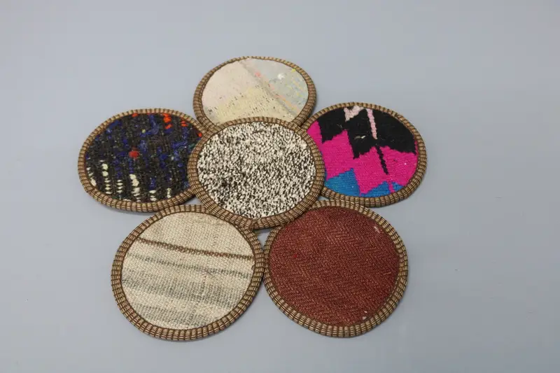 Böhmischer runder Untersetzer, brauner und rosa ethnischer Untersetzer