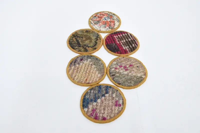 ブルーとピンクのラウンドコースターセット、丈夫でスタイリッシュなコースター