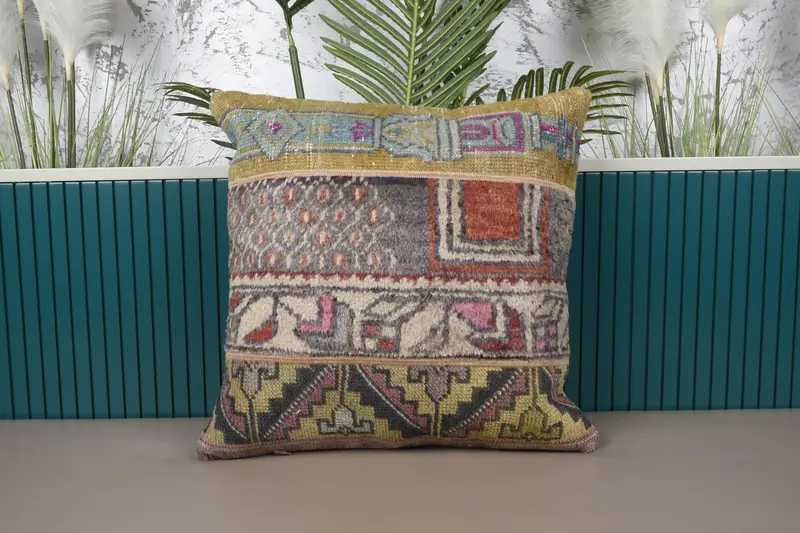 Almohada de tiro patchwork marrón y gris, cojín bordado 20x20