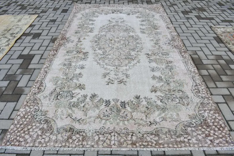 Alfombra vintage turca, alfombra grande de 6x10,2 pies, alfombra de patchwork Oushak blanca - 1