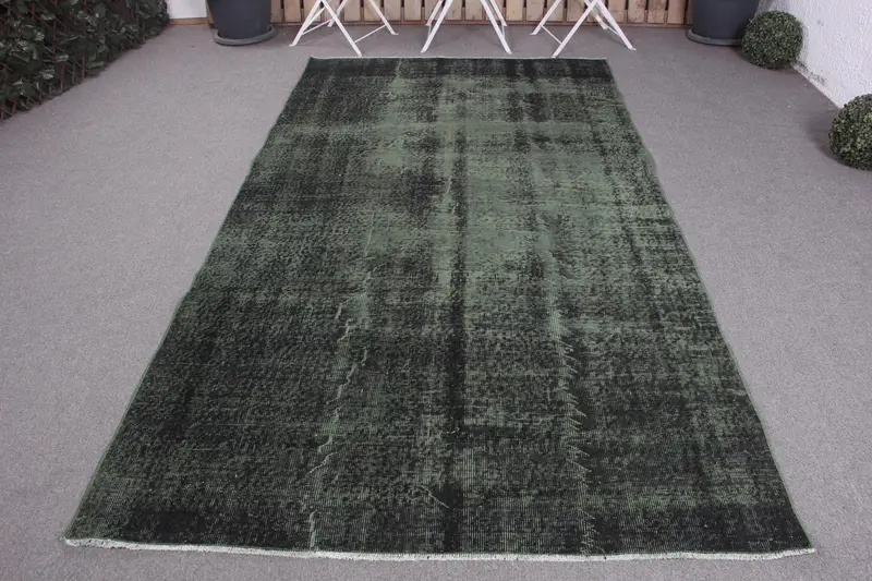 Handmade Green Animal Print Rug, 4,7x8,7 ft