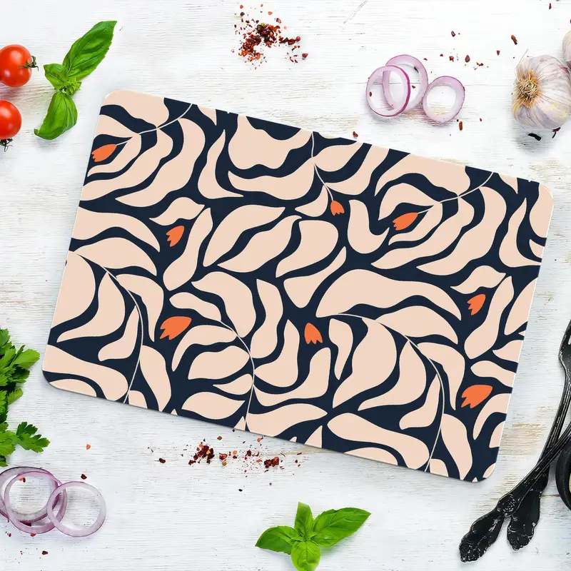 Desenli Cam Kesme Tahtası: Modern Mutfağın Vazgeçilmezi