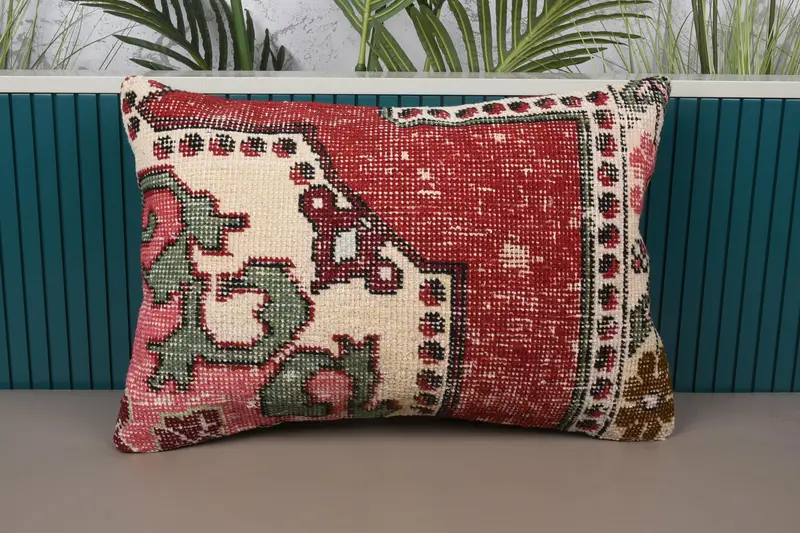 Kırmızı Güneybatı İşlemeli Yastık, El Yapımı Vintage Kırlent