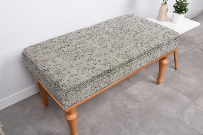 コースタル オットマン キリム風のウール ブレンド カバー付き、オットマン