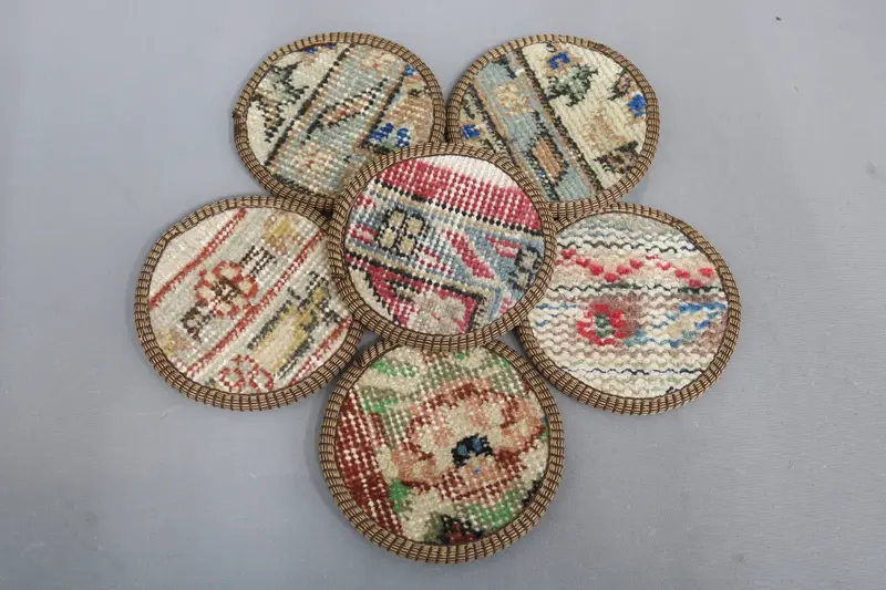 Bej ve Yeşil Dokuma Bardak Altlığı, Dayanıklı ve Şık Bardak Altlığı