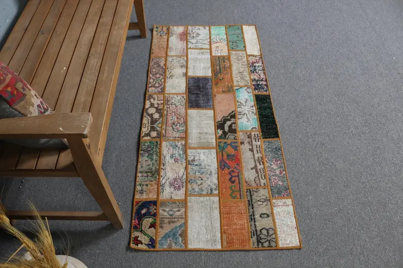 Teppich in Beige und Orange, 2,1 x 4,6 Fuß, floral und geometrisch