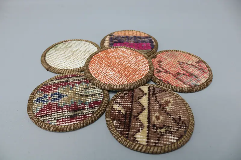 Grüne und rote böhmische runde Untersetzer, langlebige und stilvolle Untersetzer