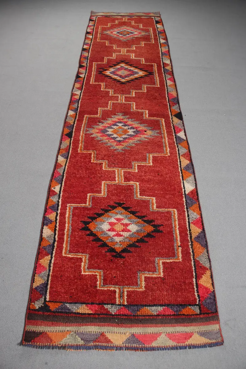 Türk Vintage Herki Halısı 2.7x11.8 ft (82x360 cm), Kırmızı Çiçekli Yün Halı - 1