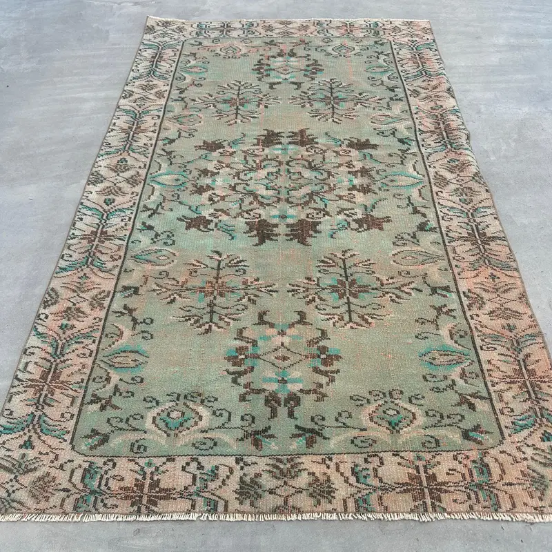 Vintage Teppich, 4,5x7,3 ft großer türkischer Teppich, Oushak grün brauner Blumenteppich - 1
