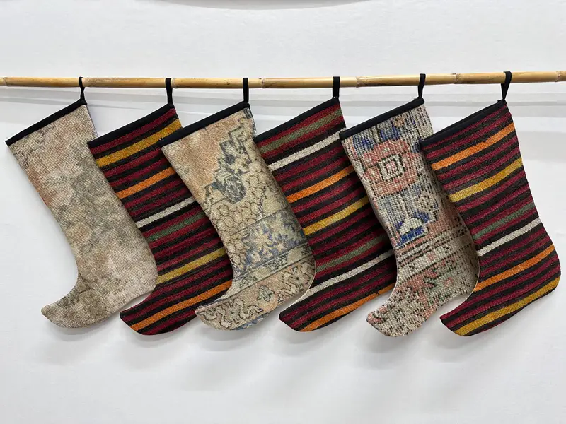 Şenlikli 8 İnç Noel Çorabı, Benzersiz Süs Desenli Çorap