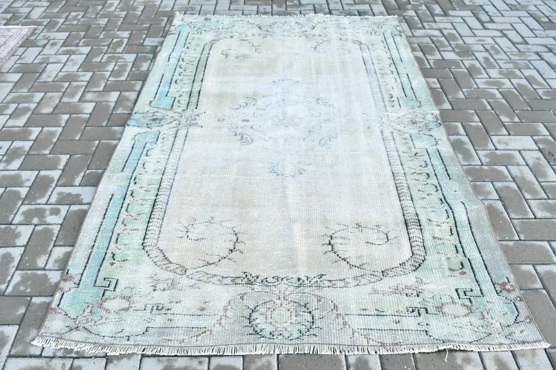 Vintage 5,2x7,5 ft Teppich, türkischer Teppich, weißer gepunkteter Wollteppich - 1