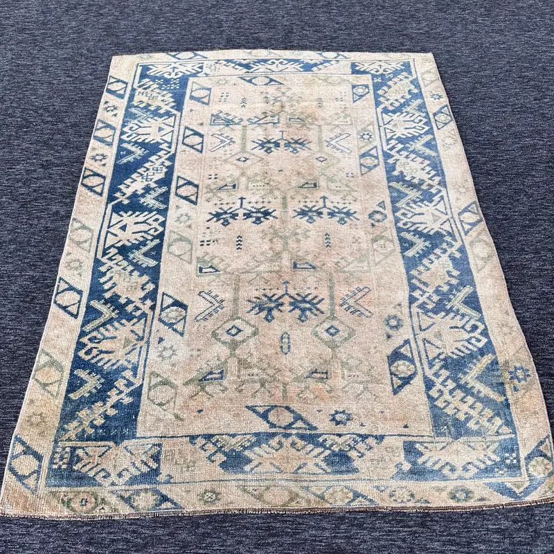 Alfombra Elegante Beige y Azul, Diseño Bordeado 0,3x5,6ft