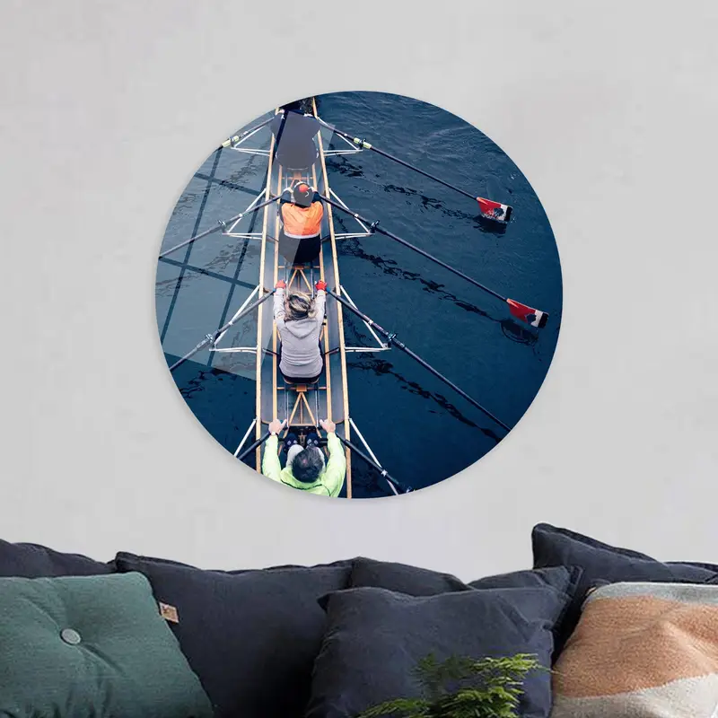 Inspirierende Leinwand: Kanu-Teamrudern in der Amsterdamer Wasserlandschaft