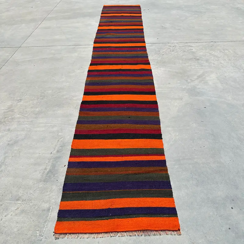 2,1 x 13,3 Fuß großer türkischer Vintage-Läuferteppich, schwarz karierter Wollteppich - 1