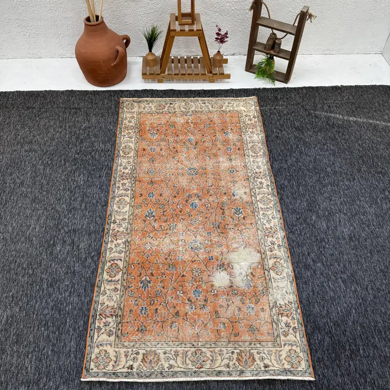 3,7 x 7 Fuß kleiner türkischer Vintage-Teppich, orangefarbener Wollteppich mit Blumenmuster - 1