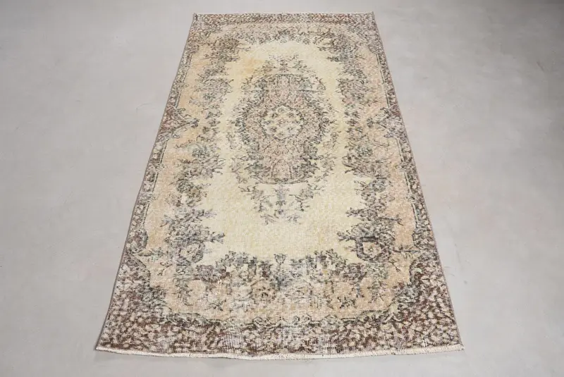 3,5x6,8 ft Teppich, türkischer Vintage Teppich, braun gelber Tierdruck Wollteppich - 1