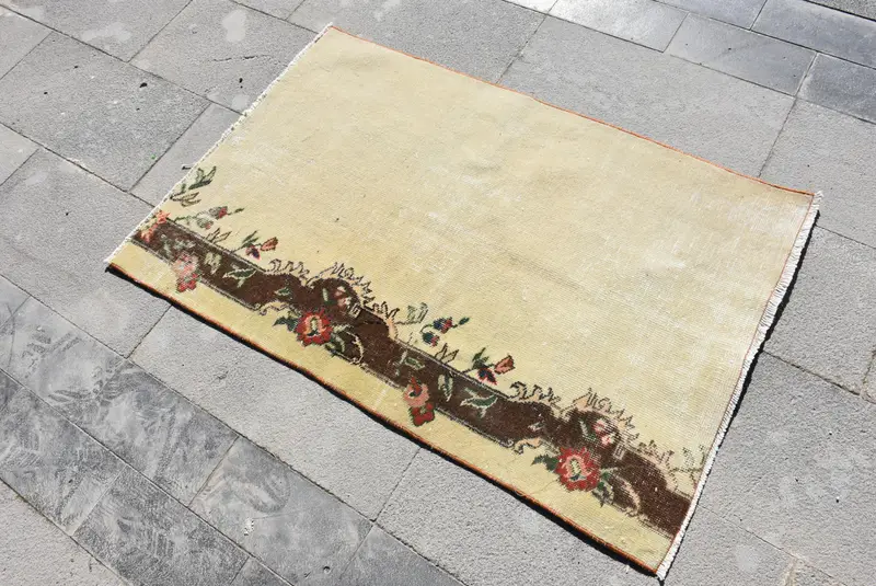 2.6x3.9 ft Küçük Vintage Halı, Sarı Çiçekli Türk Halısı - 1
