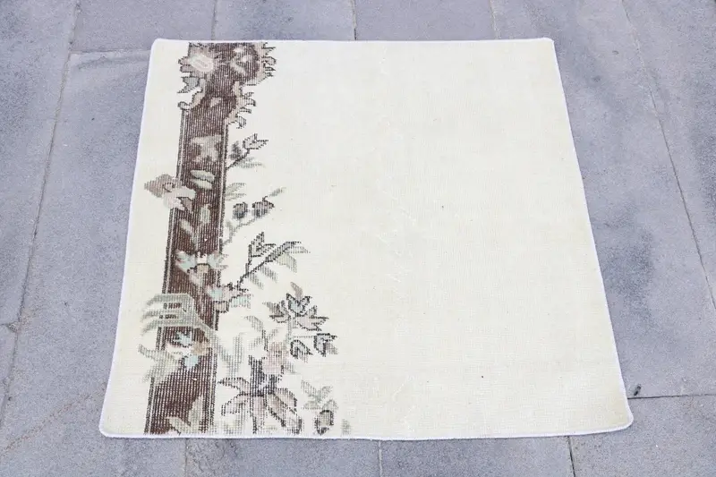 2.8x2.7 ft Rug, Vintage Oushak Rug, Turkish White Wool Patchwork Rug - 1