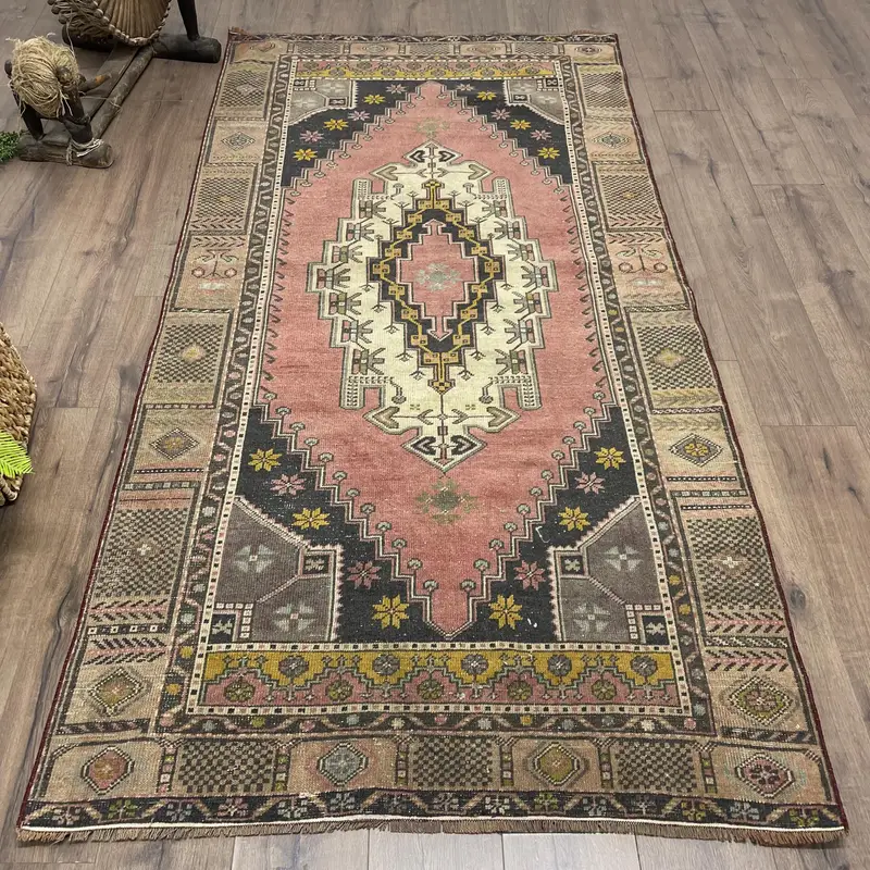 Red Persian Rug, 3,9x7,9 ft with Blue Accents